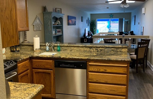 Capitola Condo | Capitola Condo in Village with Two Private Parking Spaces & Close To The Beach!