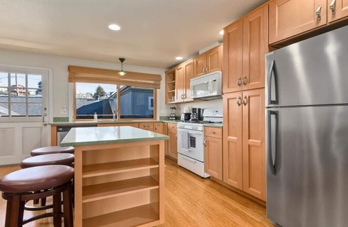 Capitola Apartment | Capitola Sea Breeze Retreat