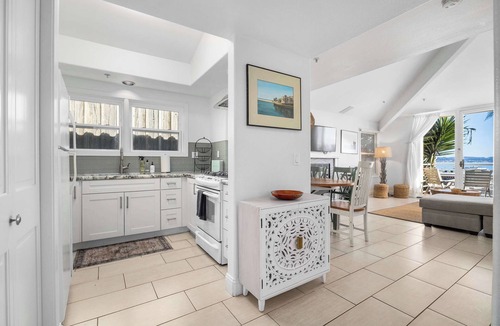 Capitola House | Capitola Village Condo - 1 min walk to beach