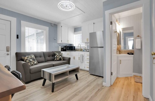Capitola Apartment | Capitola Village Hideaway Bungalow - Pet friendly!