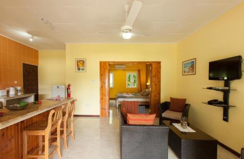 La Digue House | Casa De Leela Self Catering Guest House