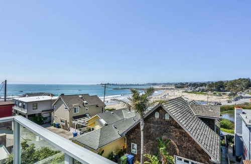Eastside Santa Cruz House | Casa Grande overlooking Twin Lakes Beach