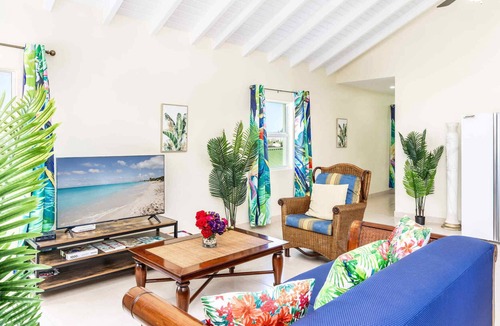 Ocean Point Apartment | Chalk Sound: Lagoon Views, Great Eats and Beach Nearby