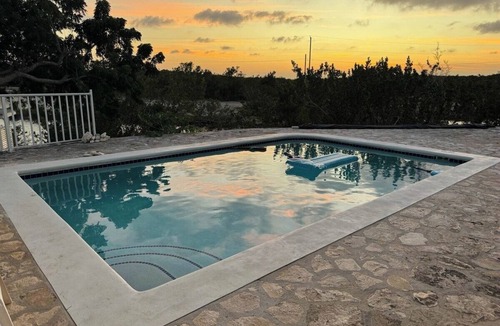 Discovery Bay House | Charming 2-bedroom bungalow in fabulous Providenciales with AC