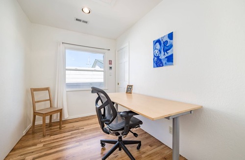 Eastside Santa Cruz House | Charming 2 Bedroom Home - 5 min from beach!