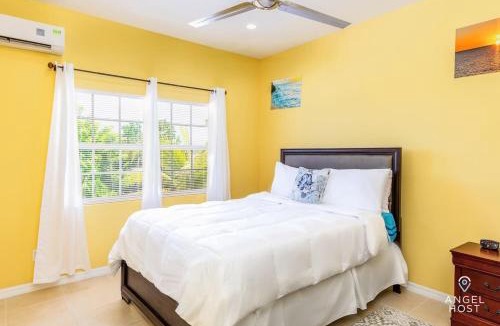 Ocean Point House | Charming Guest House near Chalk Sound and the Beach