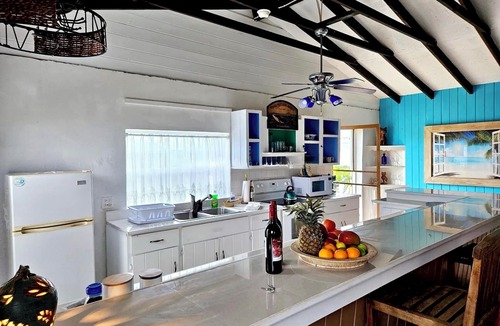 Balfour Town House | Charming 'Pirates Hideaway stunning Ocean Views' , SALT CAY