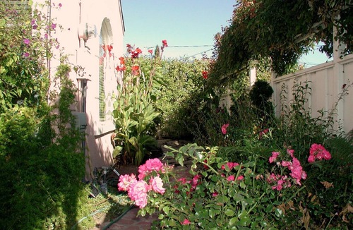 Eastside Santa Cruz Cottage | Charming Romantic Yacht Harbor Beach Cottage