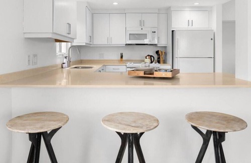 Venetian Road Settlement Apartment | Chic 2 Bedroom Home - Central