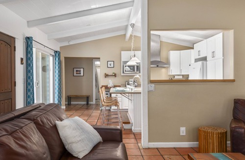 Aptos Cottage | Classic Beach House - Walk to Seacliff Beach