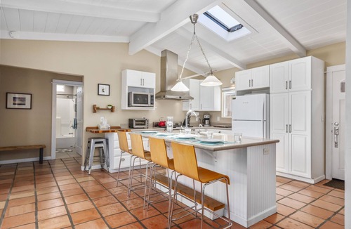 Aptos Cottage | Classic Beach House - Walk to Seacliff Beach
