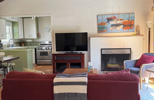 Opal Cliffs House | Coastal Paradise Awaits: Dog-Friendly Beachbreak Bungalow in Santa Cruz