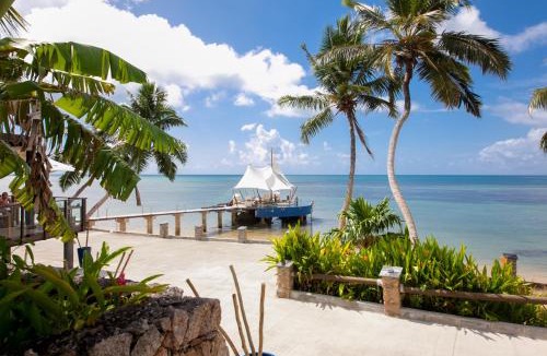 Anse Bois de Rose Hotel | Coco de Mer Hotel and Black Parrot Suites