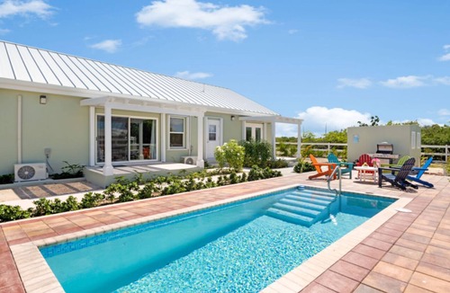 Cockburn Town House | CorkTree Villa: 1 BDR