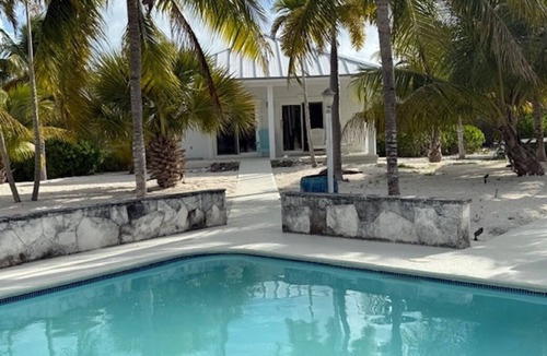 Sandy Point Cottage | Cottage 6 - Charming 1-bedroom cottage-pool-tennis-walk to beach in Sandy Point