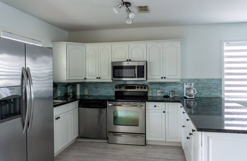 Grace Bay Hills House | Cozy 2 bedroom Bungalow located in Grace Bay Area - Monthly rates Available