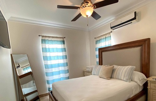 Cockburn Town Villa | Cozy Beachfront Villa Perfect for 2