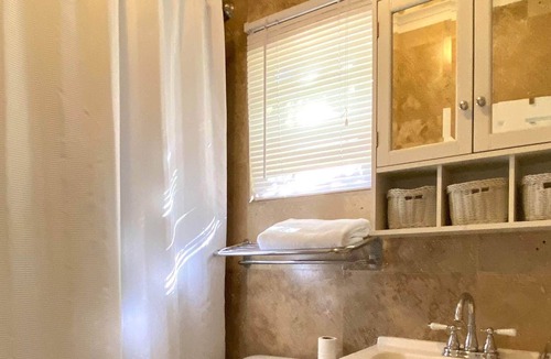 Cockburn Town Villa | Cozy Beachfront Villa Perfect for 2