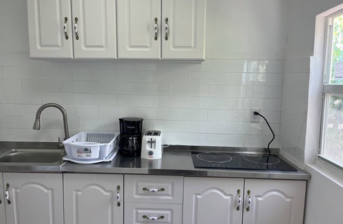 Venetian Road Settlement House | Cozy one Bedroom Apartment #C in Venetian Site