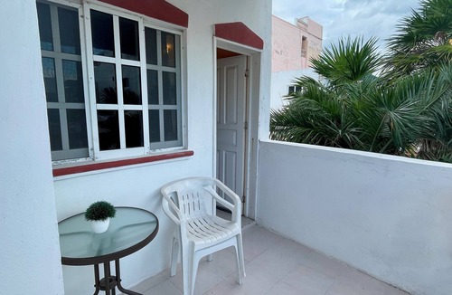 Isla Mujeres Apartment | Cozy studio for 2. Private balcony, A/C, WiFi, TV. Dowtown | Punta Norte Isla Mujeres