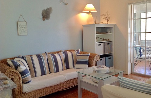 Discovery Bay Cottage | Cozy cottage on the canal!