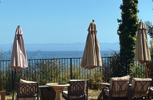 Capitola Apartment | Cute Studio Spectacular-endless Ocean Views charming Depot Hill Capitola Village