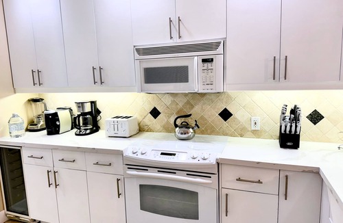 Grace Bay House | Directly on Beach, Beachy Chic 2 BR - Heart of Grace Bay - Grandview Resort