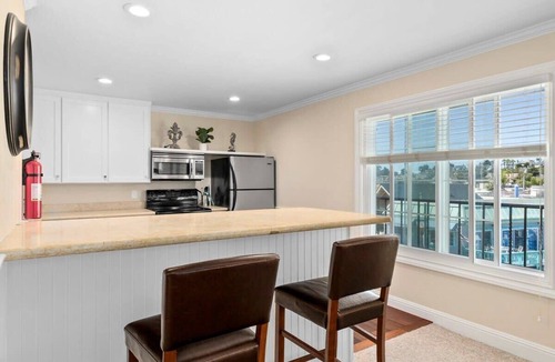 Capitola Apartment | Dog-OK at Capitola Vista #3