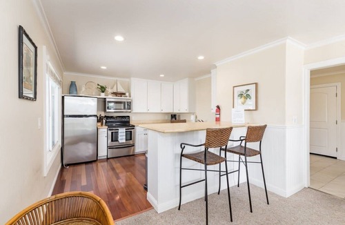 Capitola Apartment | Dog-OK at Capitola Vista #4