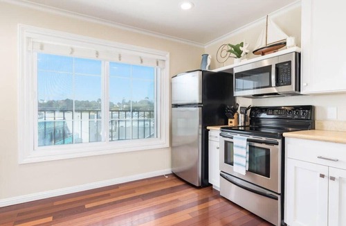 Capitola Apartment | Dog-OK at Capitola Vista #4