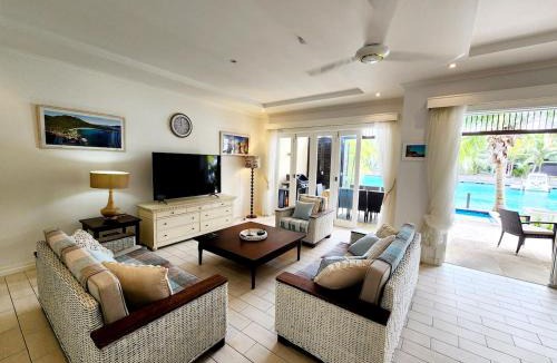 Eden Island House | Eden Island House - Onyx