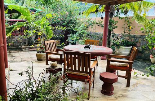 Zig Zag Ward Apartment | Effie Mountain View coco villa