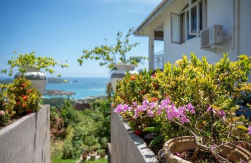 Zig Zag Ward Apartment | Elegant apartment in Les Mamelles, 400 m², sea view