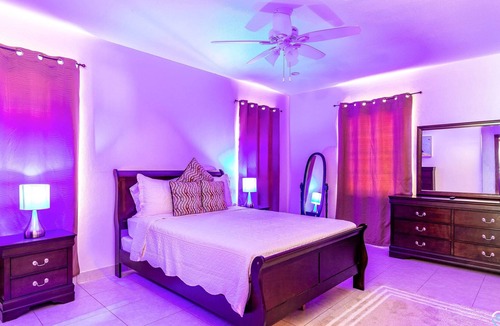 Venetian Road Settlement Apartment | Elegant Home with Views & Lots of Amenities