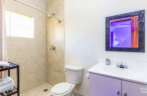 Venetian Road Settlement Apartment | Elegant Home with Views & Lots of Amenities