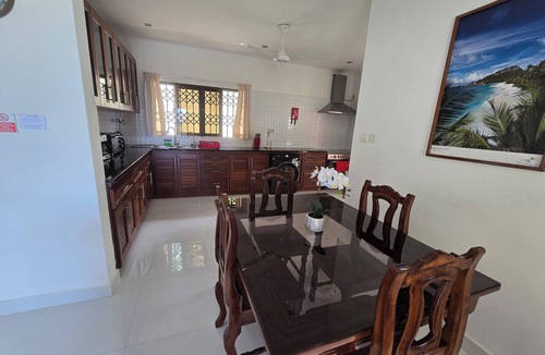 Mahe Island Villa | Emma's Self-catering Villa : 3-ensuite bedrooms, pool, garden & nearby beaches.