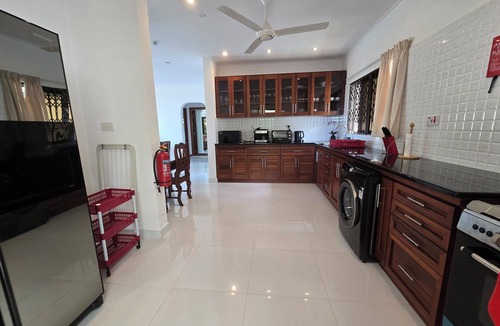 Mahe Island Villa | Emma's Self-catering Villa : 3-ensuite bedrooms, pool, garden & nearby beaches.