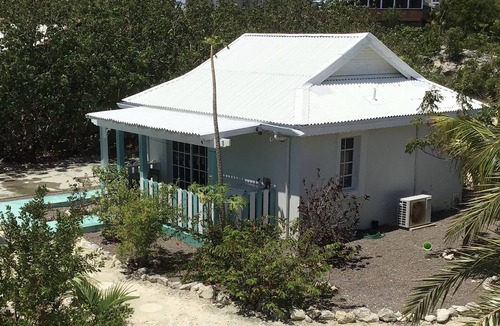 Discovery Bay Cottage | Enjoy Island Living at Waterfront Point Cottage
