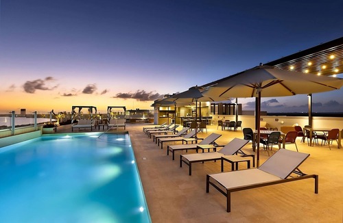 Zona Hotelera Apartment | Enjoy a Hassle-free Stay! 4 Convenient Units, Free Breakfast & Parking, Pool