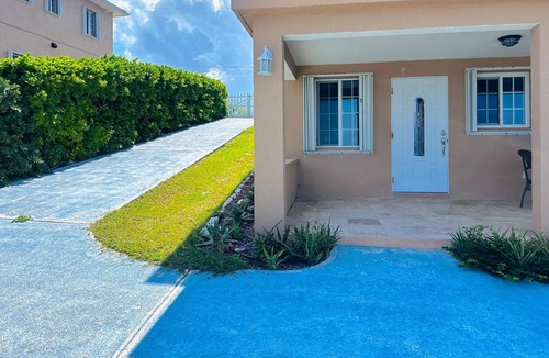 Cockburn Town House | Escape to Serenity: Charming One Bedroom Villa with Private Beach Access!
