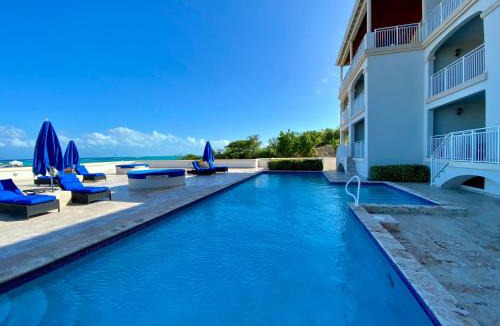 The Bight Apartment | Extra spacious oceanview condo 5 min from pristine beach