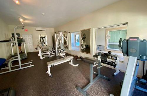 The Bight Apartment | Extra spacious oceanview condo 5 min from pristine beach