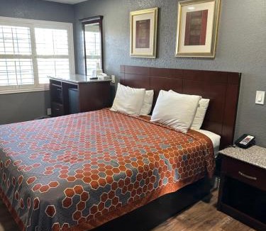 Beach Hill - Beach Flats Hotel | Fireside Inn By The Beach Boardwalk & Bowling