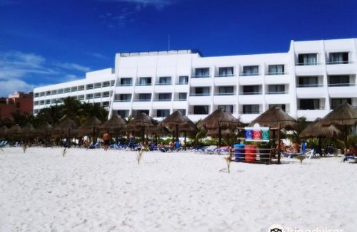 Punta Cancun Hotel | Flamingo Cancun Resort