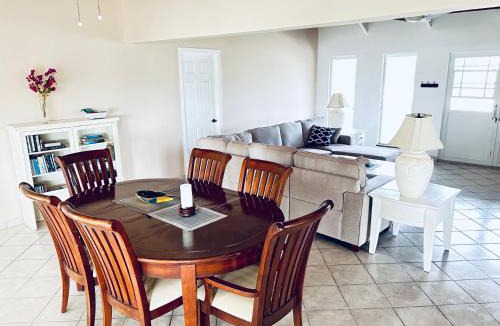Discovery Bay House | Flamingo House - Turks & Caicos