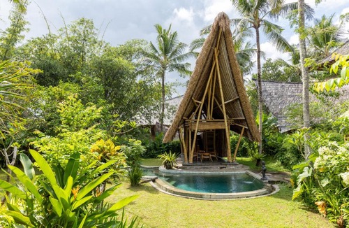 Abiansemal Villa | Garden House 3bds Bamboo House Pool Garden View