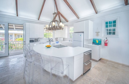 Cockburn Town House | Gorgeous Caribbean 5 Bedroom House Right on the Beach!
