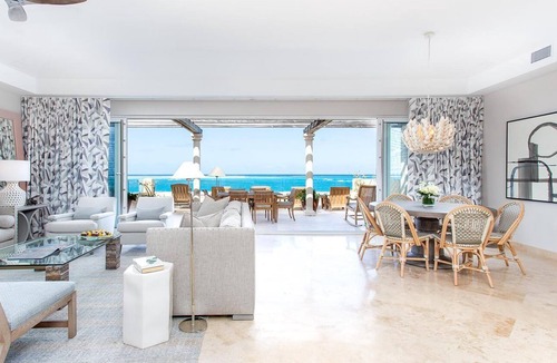 Grace Bay Resort | Gorgeous Oceanfront Penthouse Suite! Concierge Service Available!