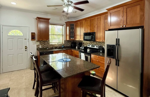 Grace Bay Hills House | Grace Bay Escape - Walk to #1 Beach & Grace Bay Strip. 2 Bedrooms, Shared Pool