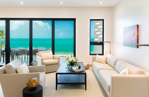 Long Bay Hills Condo | Grandiose Resort Suite w/Infinity Pool & Watersports!